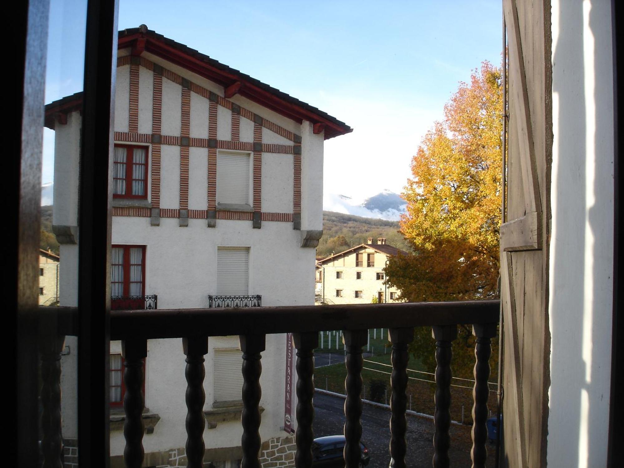 Hostal Ayestaran II Лекунбери Екстериор снимка