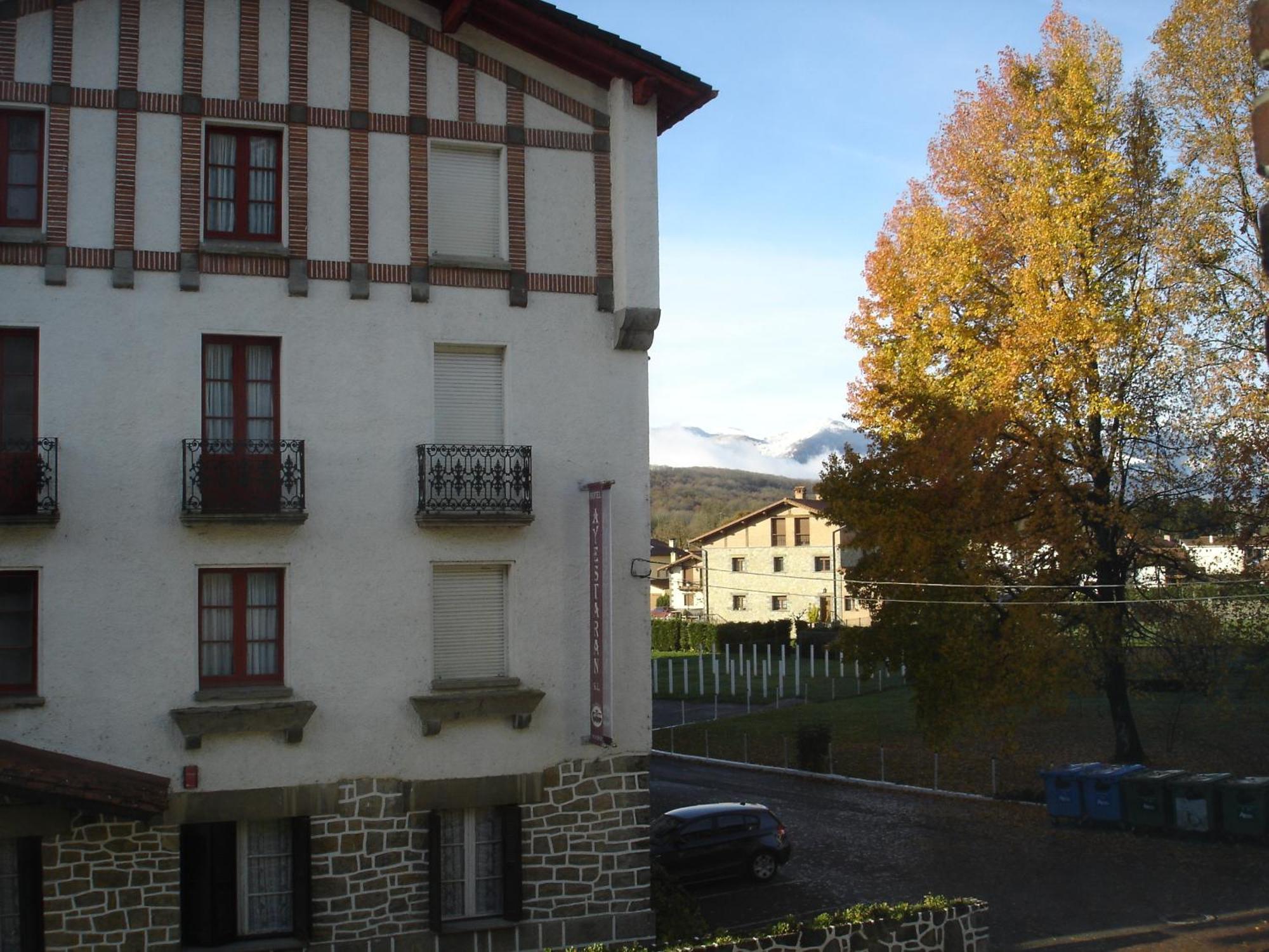 Hostal Ayestaran II Лекунбери Екстериор снимка