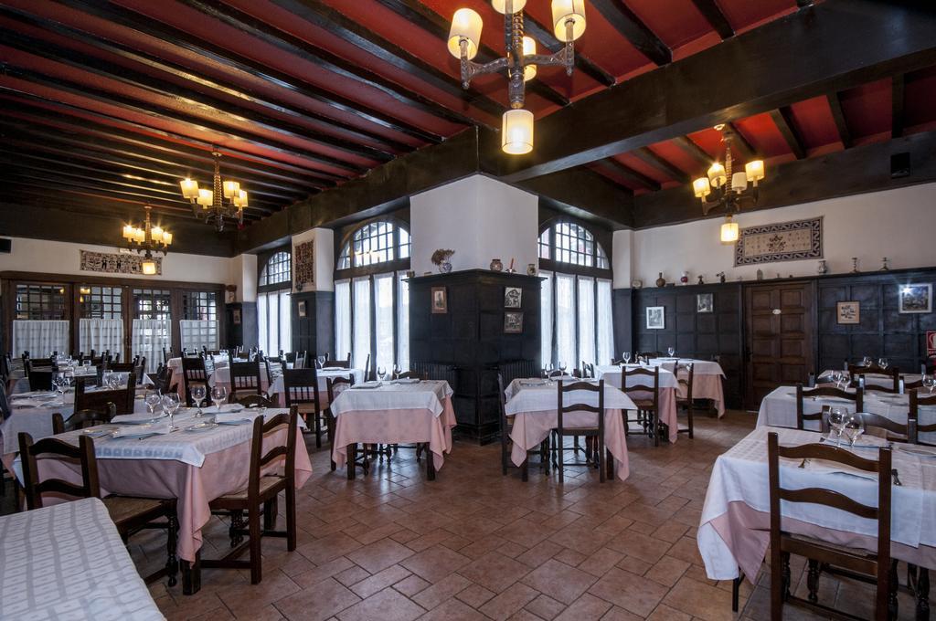 Hostal Ayestaran II Лекунбери Екстериор снимка