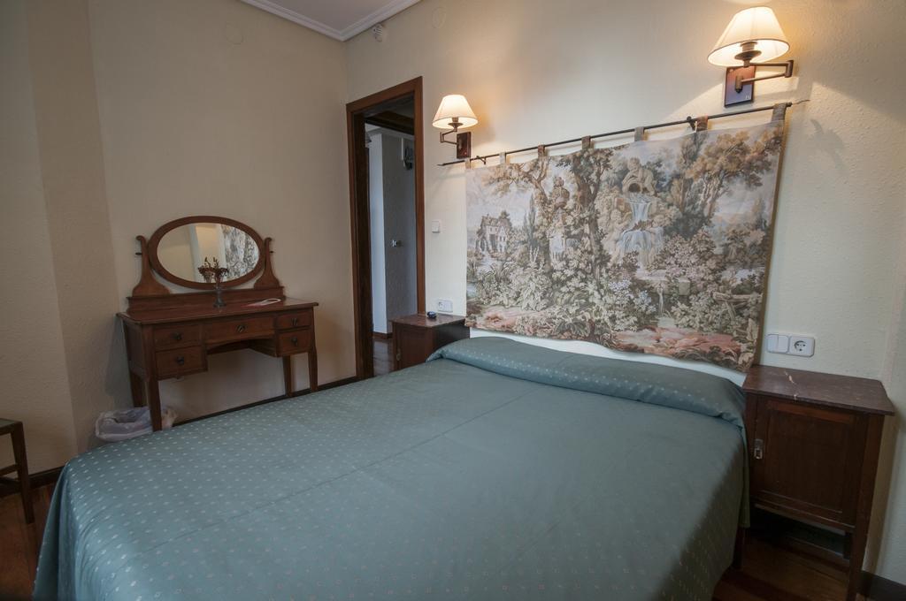 Hostal Ayestaran II Лекунбери Екстериор снимка