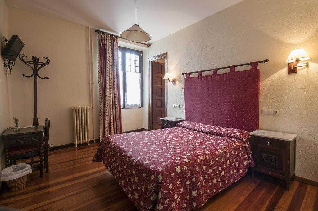 Hostal Ayestaran II Лекунбери Екстериор снимка