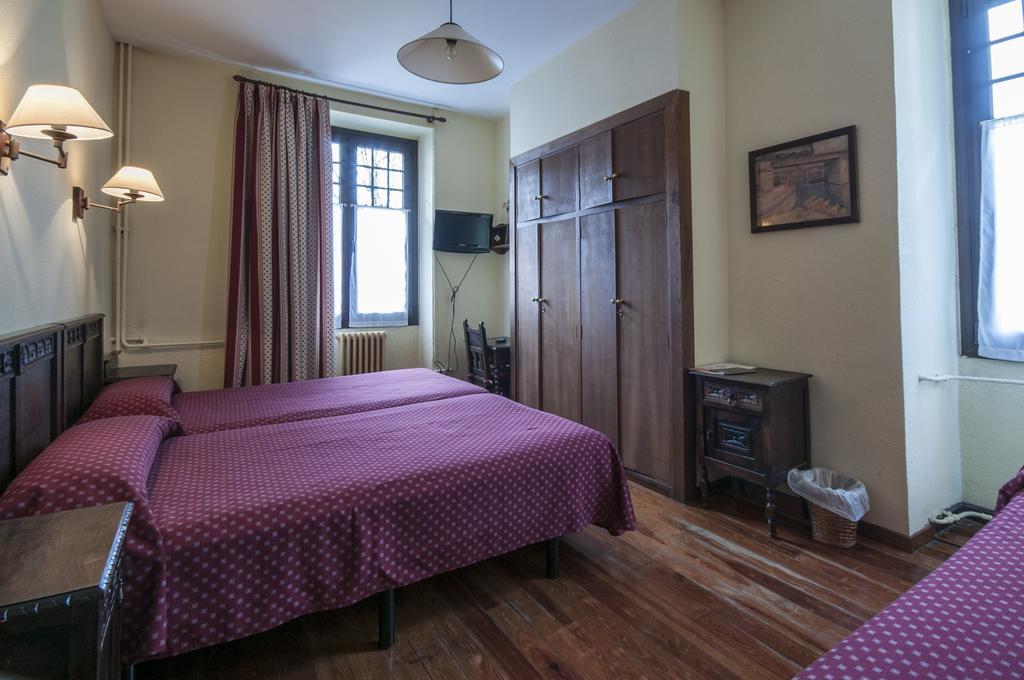 Hostal Ayestaran II Лекунбери Екстериор снимка