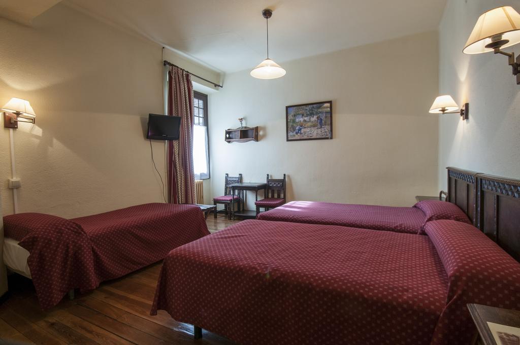 Hostal Ayestaran II Лекунбери Екстериор снимка