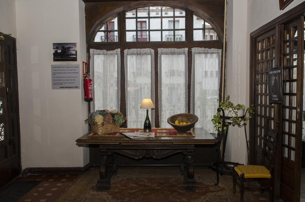 Hostal Ayestaran II Лекунбери Екстериор снимка